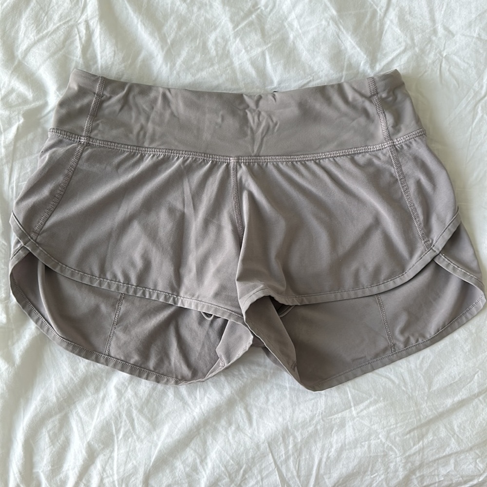 Lululemon Speed Short *4-way Stretch 2.5” in Dark Chrome